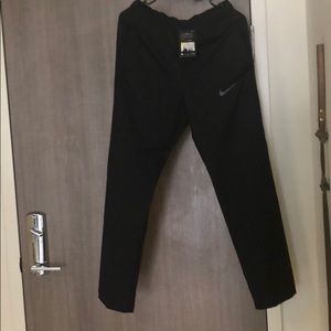 NWT men’s Nike Dri-fit lightweight pant. Size S